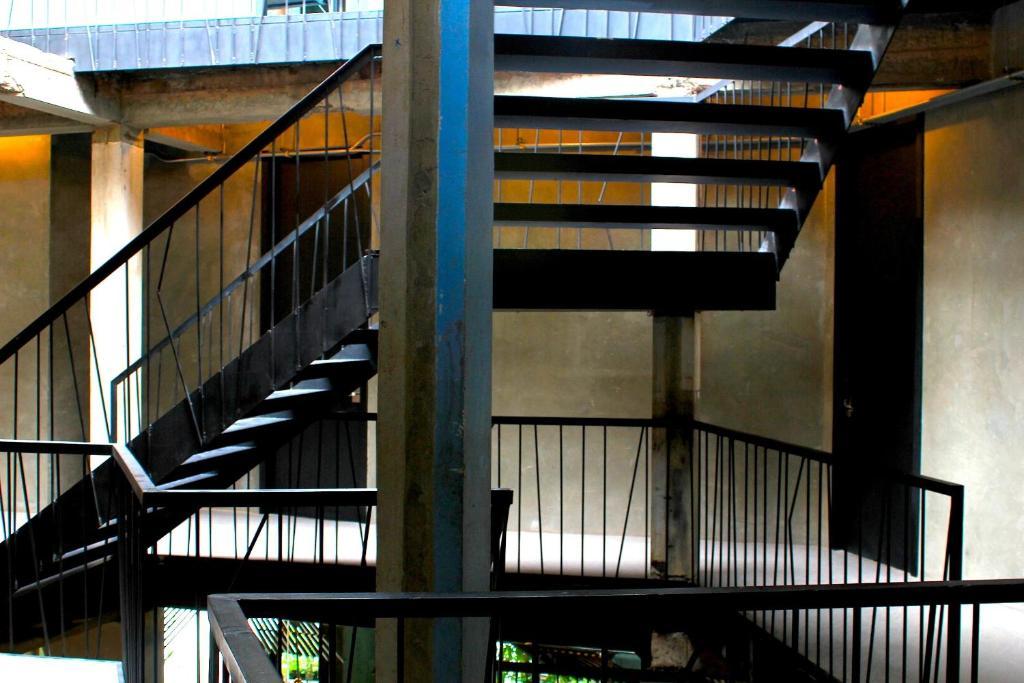 Thrive The Hostel : Patpong By The Belle Bangkok Exterior foto